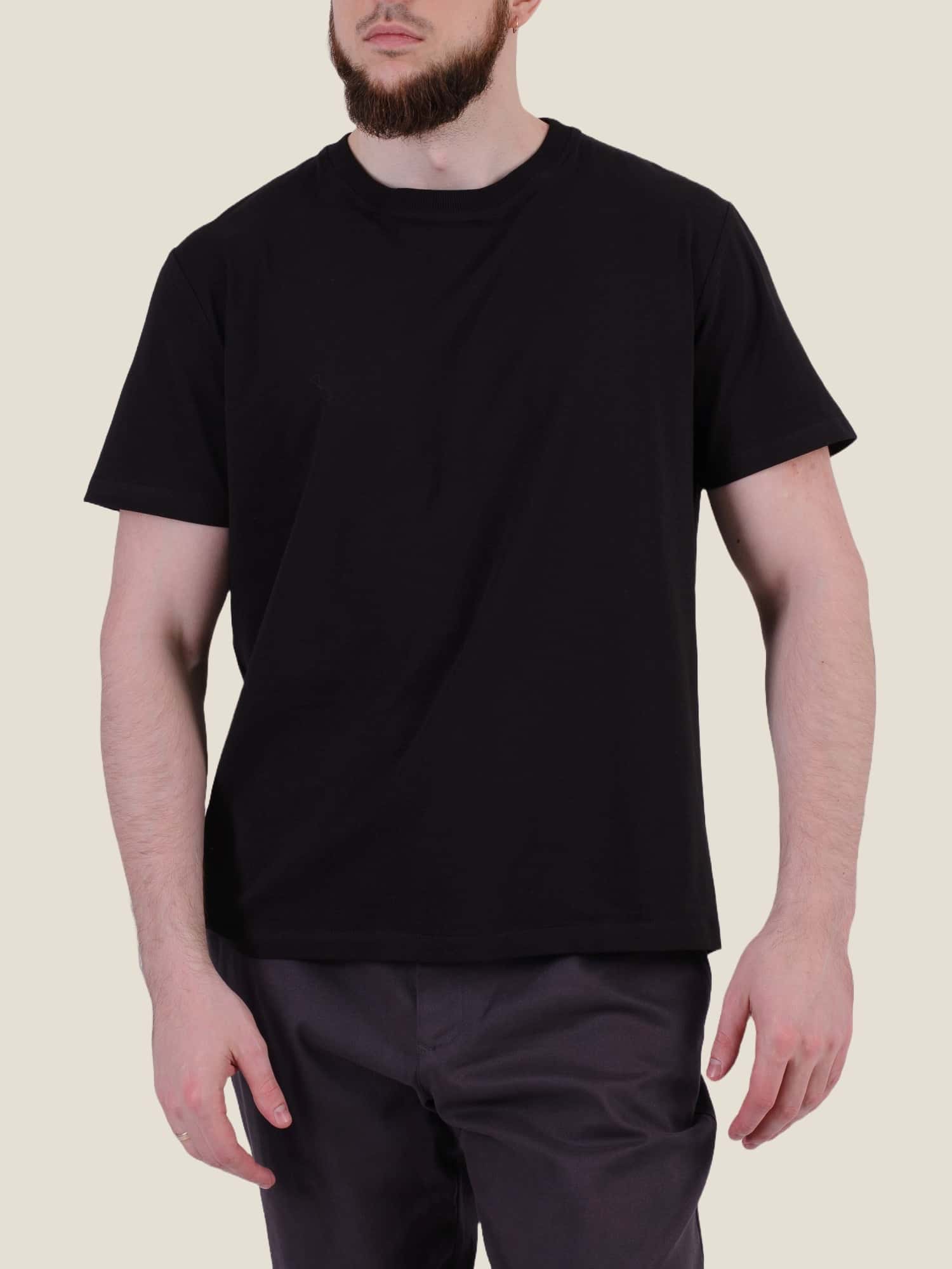 Футболка чорна однотонна