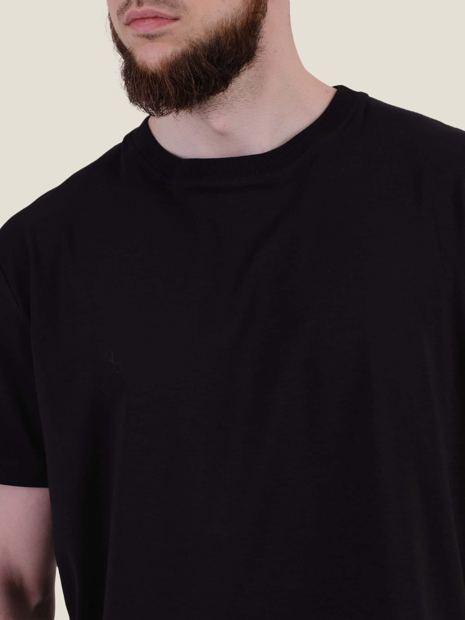 Футболка чорна однотонна (alt)